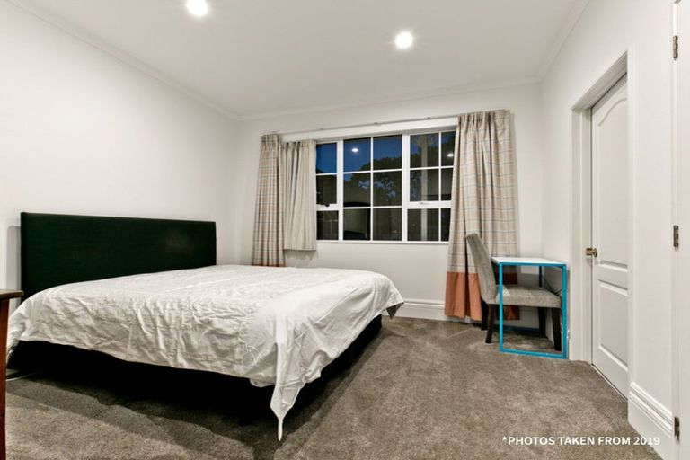 Photo of property in 18 Mansion Court, West Harbour, Auckland, 0618