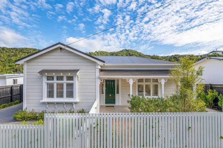 Photo of property in 95b Waikawa Road, Picton, 7220