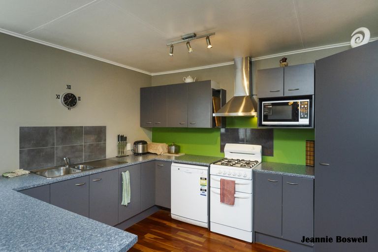 Photo of property in 3 Kupe Place, Highbury, Palmerston North, 4412