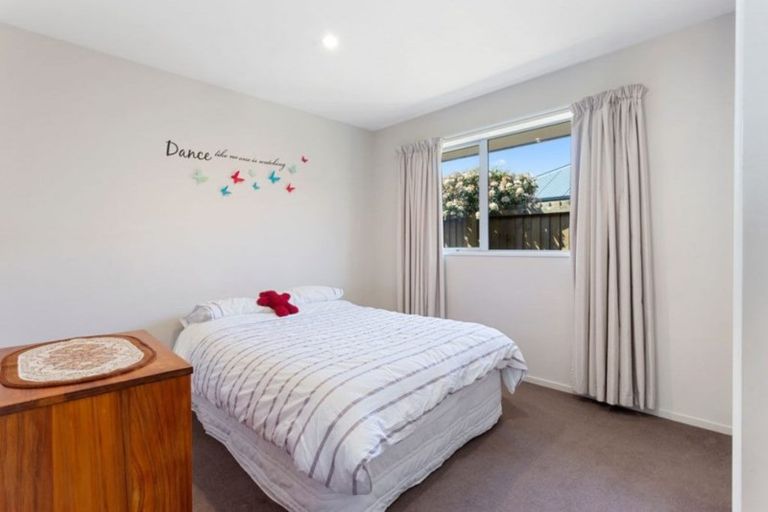 Photo of property in 43 Shortland Street, Wainoni, Christchurch, 8061