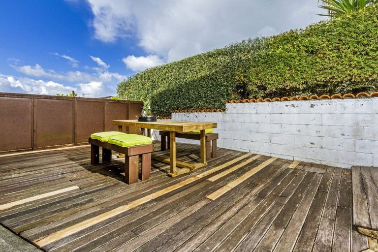 Photo of property in 1/10 Tipau Street, Torbay, Auckland, 0630