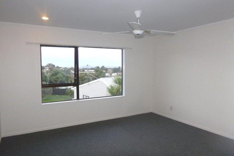 Photo of property in 12 Sumich Place, West Harbour, Auckland, 0618