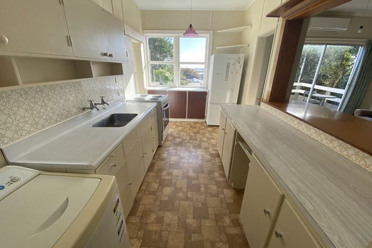 Photo of property in 123 Pendarves Street, New Plymouth, 4312