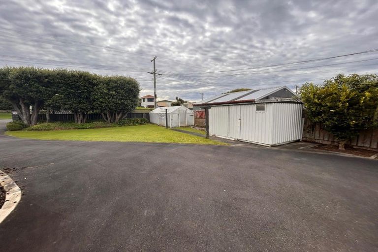 Photo of property in 121 Karaka Street, Castlecliff, Whanganui, 4501