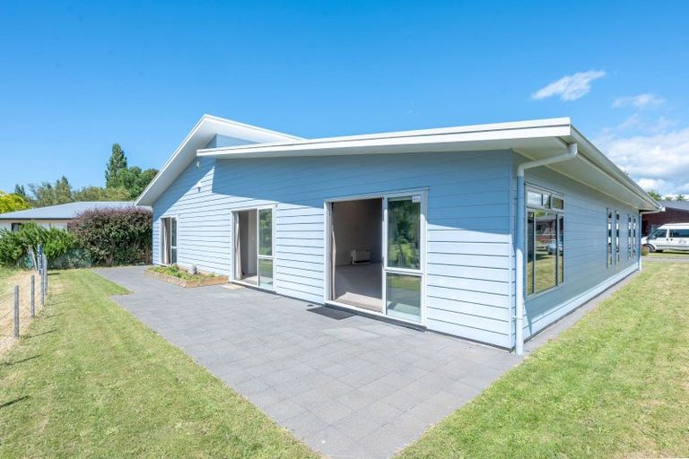 Photo of property in 2 Lakemere Way, Kinloch, Taupo, 3377