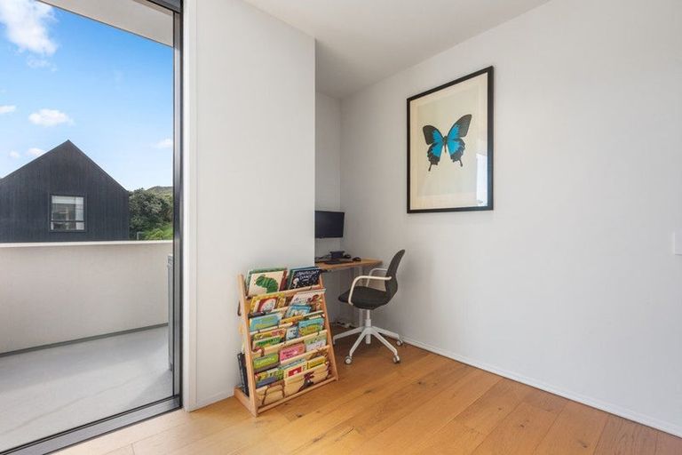 Photo of property in 5 Jean Caldwell Way, Island Bay, Wellington, 6023