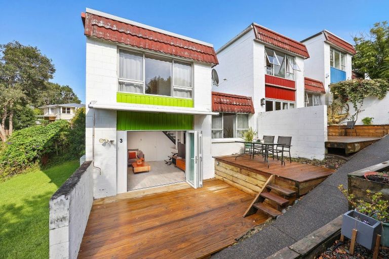 Photo of property in 3/52 Fruitvale Road, New Lynn, Auckland, 0600