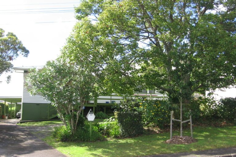 Photo of property in 17 Robert Burke Place, Henderson, Auckland, 0612