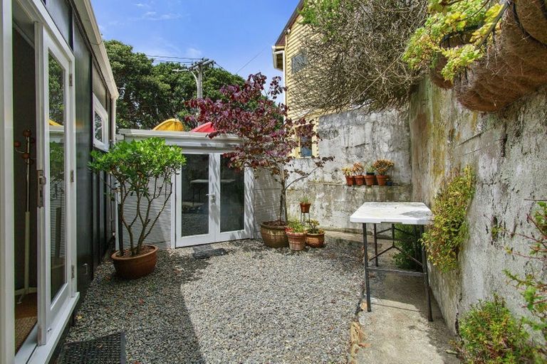 Photo of property in 211 Marine Parade, Seatoun, Wellington, 6022