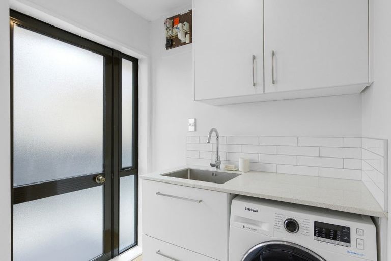 Photo of property in 2/60a Somme Street, St Albans, Christchurch, 8014