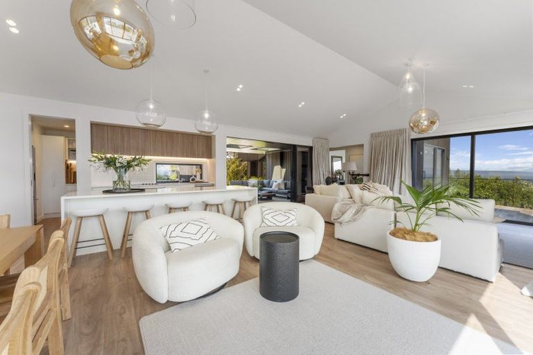 Photo of property in 33 Whakamoenga Point, Acacia Bay, Taupo, 3385