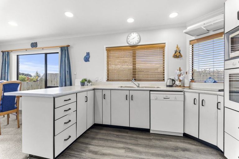 Photo of property in 9 Chatswood Grove, Fitzroy, New Plymouth, 4312