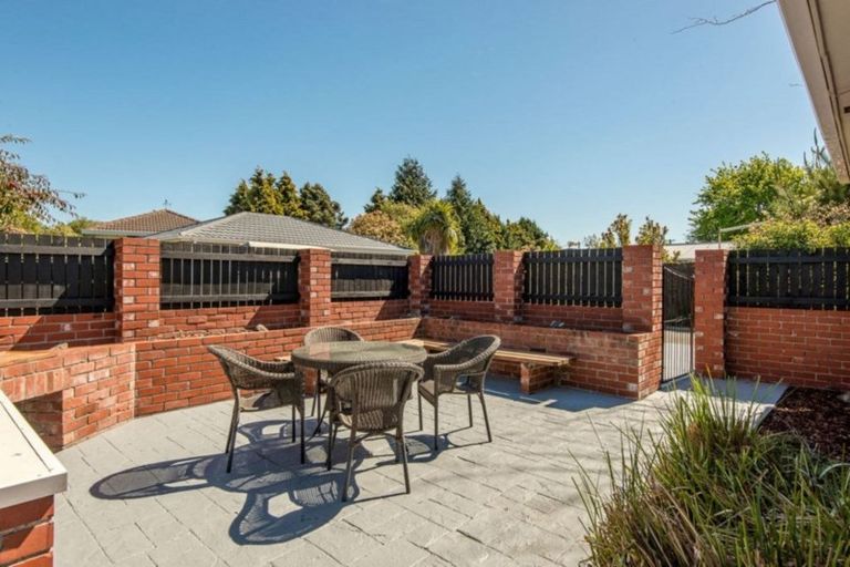 Photo of property in 8 Clipper Place, Redwood, Christchurch, 8051