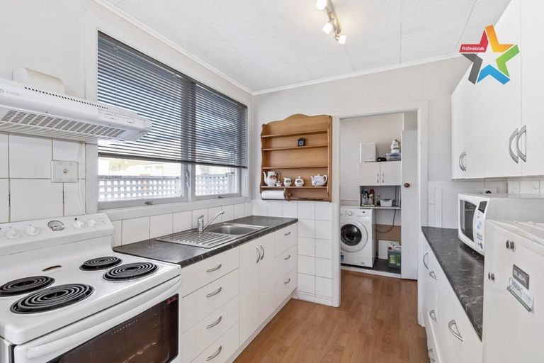 Photo of property in 5 Bird Grove, Stokes Valley, Lower Hutt, 5019