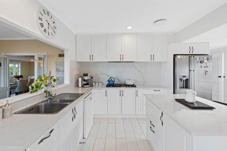 Photo of property in 56 Parkhill Road, Mellons Bay, Auckland, 2014