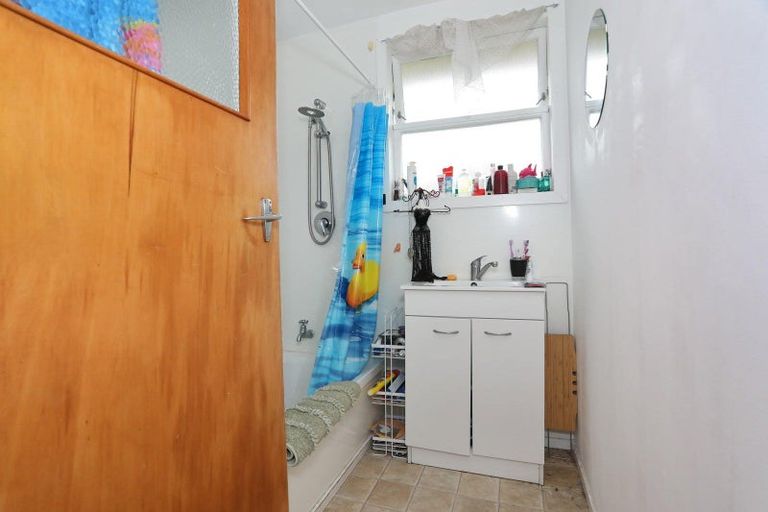 Photo of property in 11 Ngahina Street, Marton, 4710