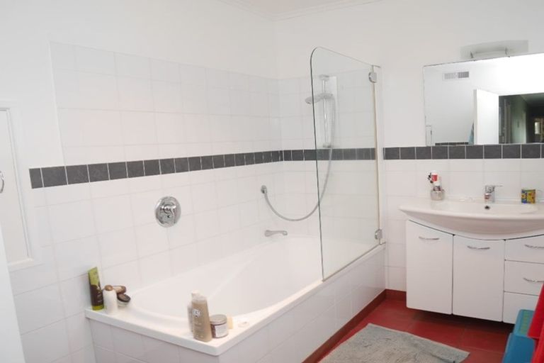 Photo of property in 18 Kirkway, Raumati Beach, Paraparaumu, 5032