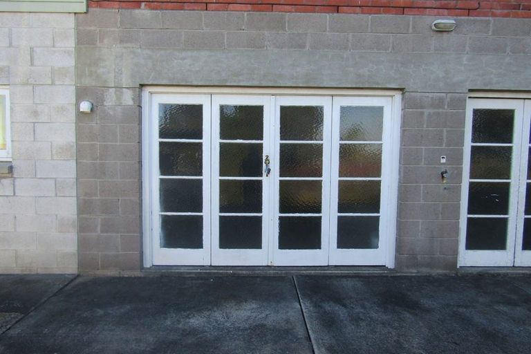 Photo of property in 2/24 Knights Road, Rothesay Bay, Auckland, 0630