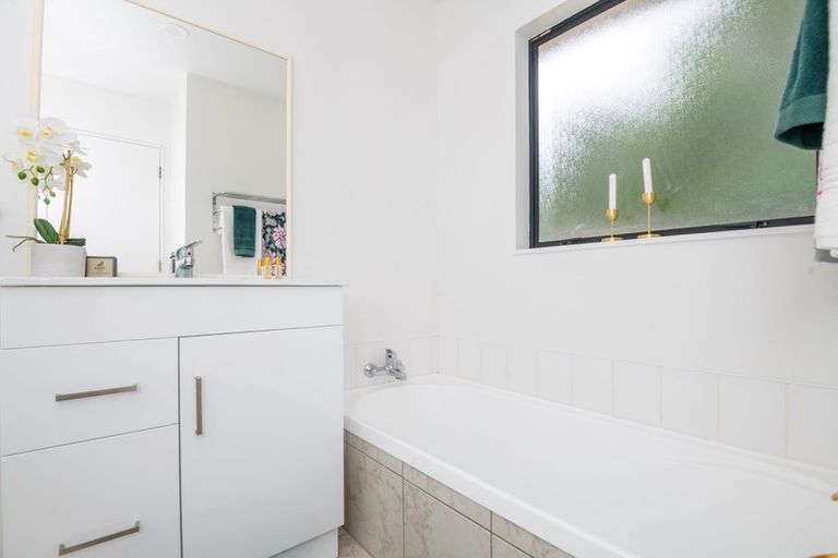 Photo of property in 3/10 Pohutukawa Street, Woburn, Lower Hutt, 5010