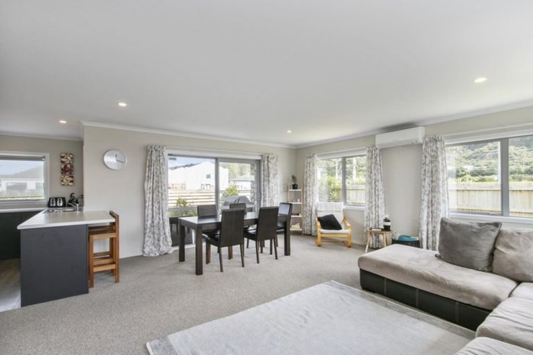 Photo of property in 14 Reubens Farm Lane, Taita, Lower Hutt, 5011