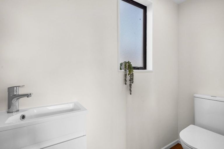 Photo of property in 21 Wainoni Road, Wainoni, Christchurch, 8061