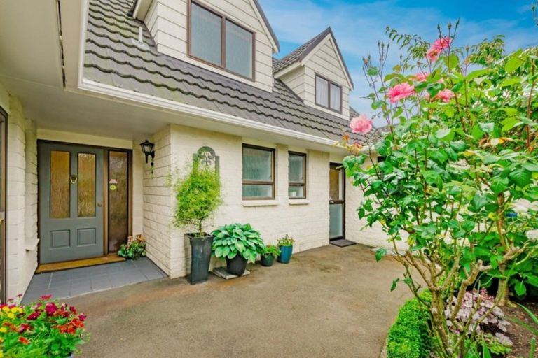 Photo of property in 42 Awanui Drive, Waikanae, 5036