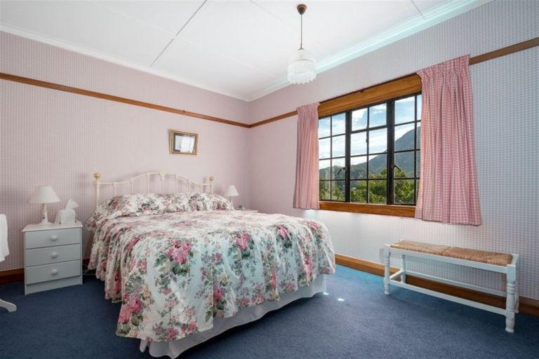 Photo of property in 118 Wellington Street, Picton, 7220