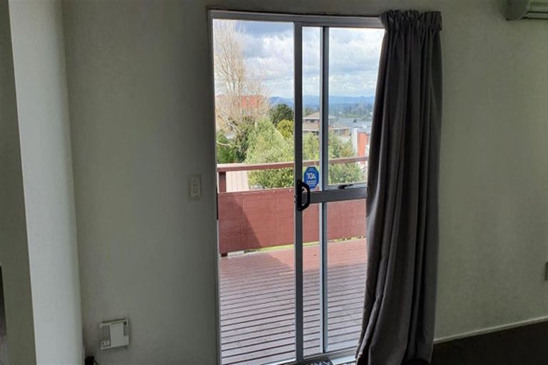 Photo of property in 2/21 Calluna Crescent, Totara Heights, Auckland, 2105