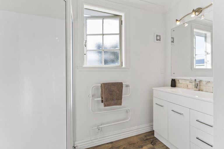 Photo of property in 22 Seddon Street, Levin, 5510