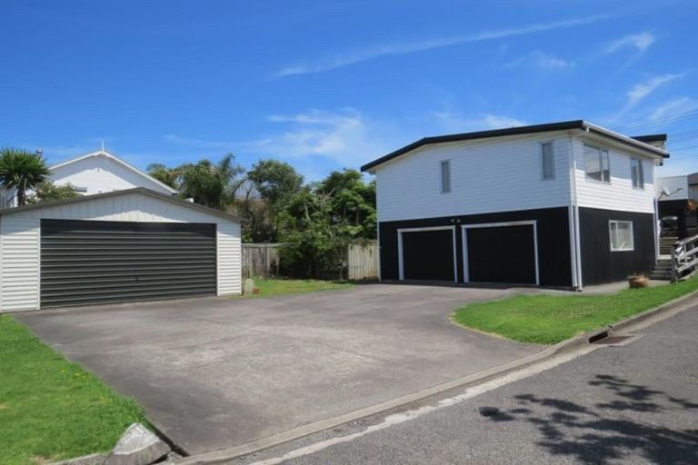 Photo of property in 11 Belt Road, Moturoa, New Plymouth, 4310
