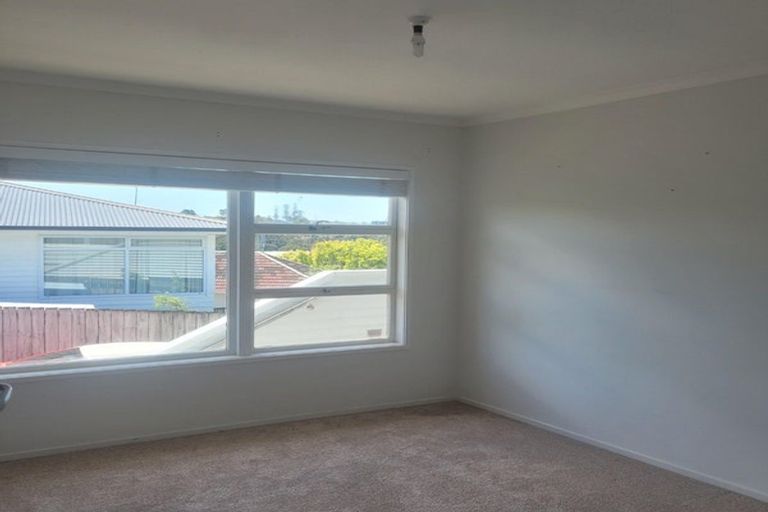 Photo of property in 11 Woodside Avenue, Northcote, Auckland, 0627
