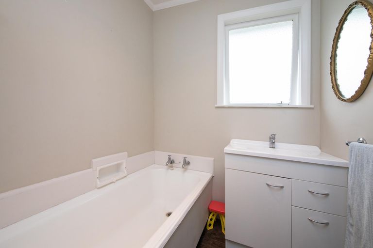 Photo of property in 14 Anakiwa Street, Kelvin Grove, Palmerston North, 4414