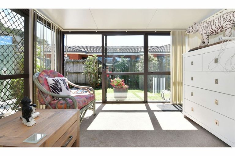 Photo of property in 10 Bellbird Place, Orewa, 0931