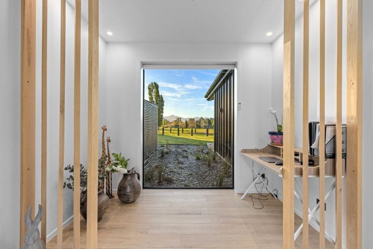 Photo of property in 87 Black Peak Road, Wanaka, 9382