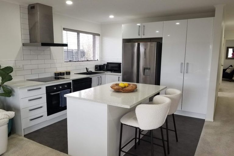 Photo of property in 1/2 Palm Court Drive, Glen Eden, Auckland, 0602