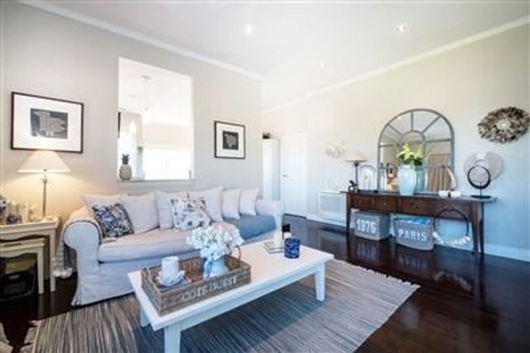 Photo of property in 1/41 Seaview Avenue, Northcote, Auckland, 0627