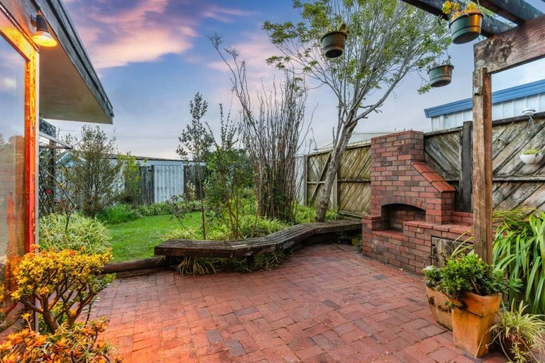 Photo of property in 41 Fitzherbert Avenue, West Harbour, Auckland, 0618