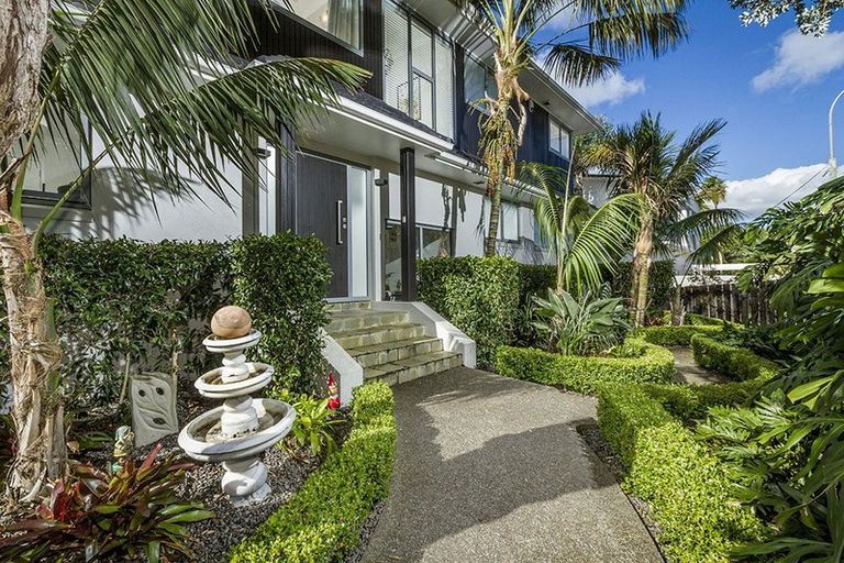 Photo of property in 1/2 Ocean View Road, Milford, Auckland, 0620