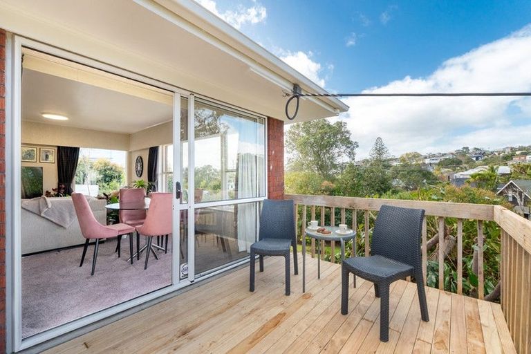 Photo of property in 1/27 Sandown Road, Rothesay Bay, Auckland, 0630