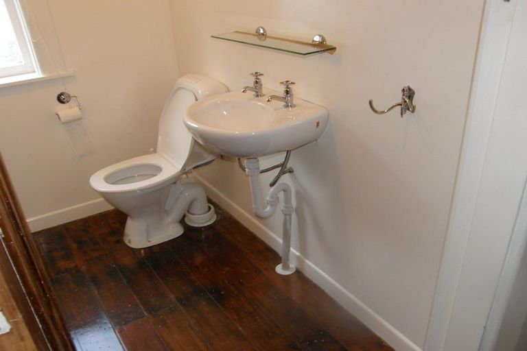 Photo of property in 24 Imperial Terrace, Melrose, Wellington, 6022