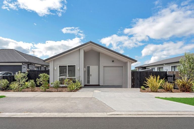 Photo of property in 66 Vinistra Road, Kumeu, 0810