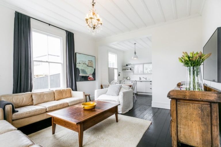 Photo of property in 19 May Avenue, Hospital Hill, Napier, 4110