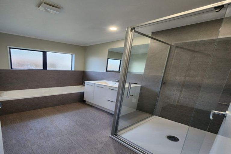 Photo of property in 1/14 Nerissa Place, Randwick Park, Auckland, 2105