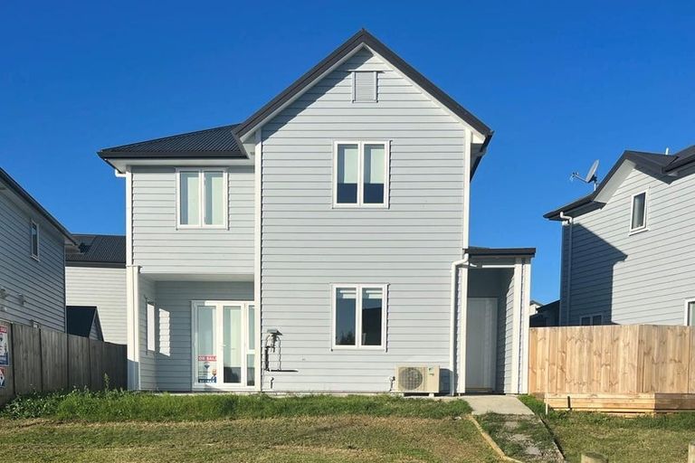 Photo of property in 2 Warbler Crescent, Papakura, 2110