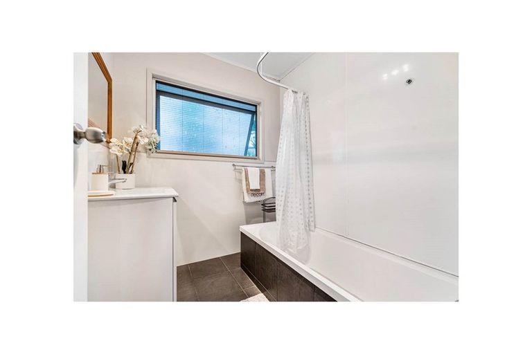 Photo of property in 38 Awaruku Road, Torbay, Auckland, 0630