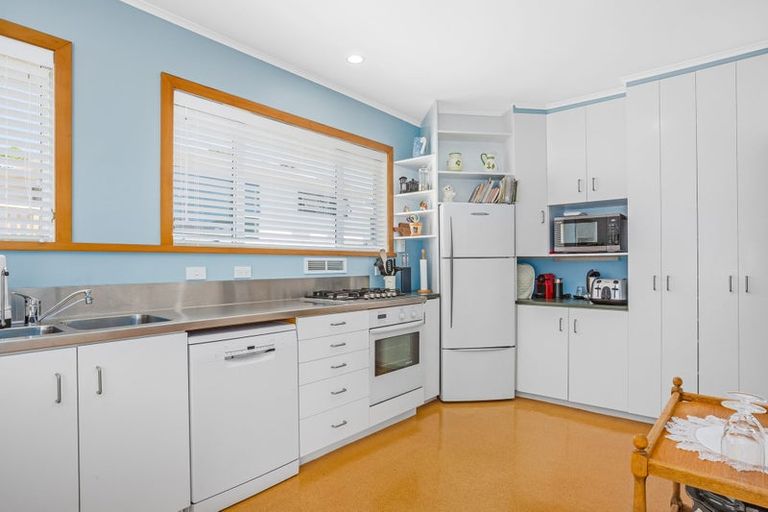 Photo of property in 4 Ranui Terrace, Tawa, Wellington, 5028