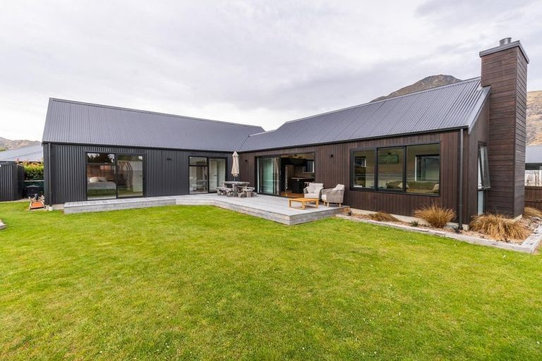 Photo of property in 8 Mulbury Way, Lower Shotover, Queenstown, 9304