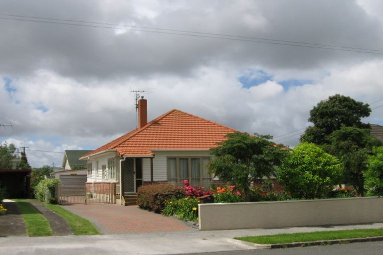 Photo of property in 16 Humariri Street, Point Chevalier, Auckland, 1022