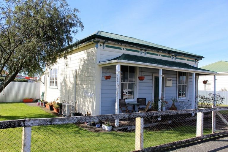 Photo of property in 11 Allardice Street, Dannevirke, 4930