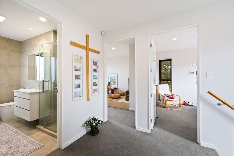 Photo of property in 9e Glenfern Road, Mellons Bay, Auckland, 2014